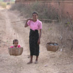 Femme aux paniers-Bagan-Birmanie-2004